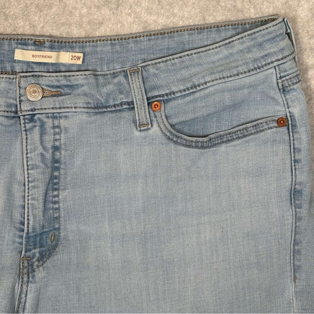 Levi’s Boyfriend Denim Jeans-Light Wash-Women Size 20W